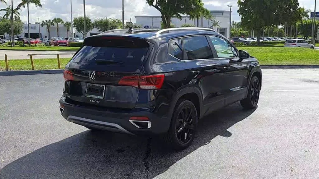2024 Volkswagen Taos SE photo 8