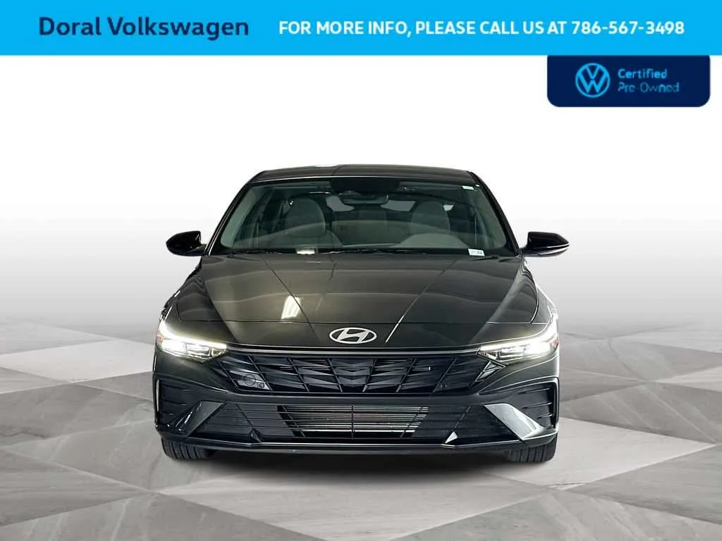 2025 Hyundai Elantra SEL Sport photo 3