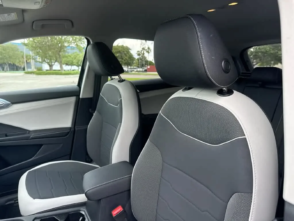 2026 Volkswagen Taos SE photo 14