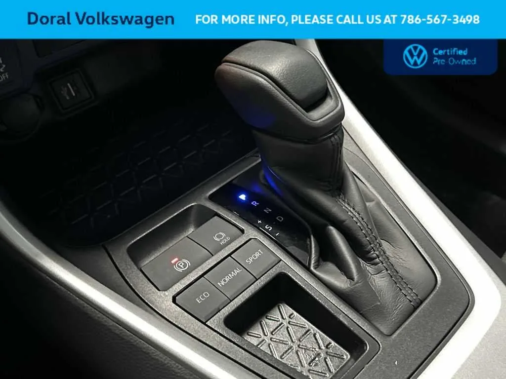 2025 Toyota RAV4 XLE photo 21
