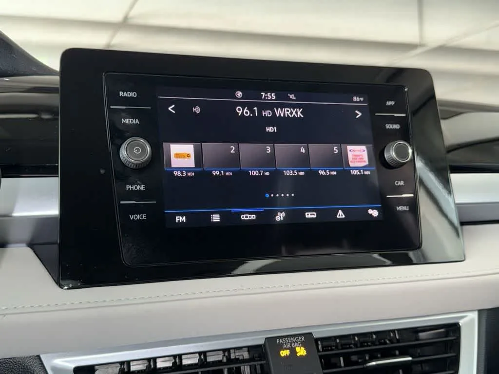 2026 Volkswagen Taos SE photo 18