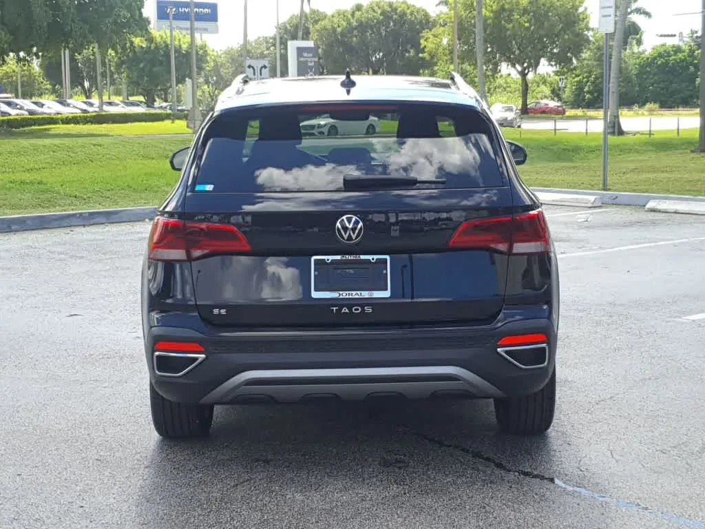2024 Volkswagen Taos SE photo 13