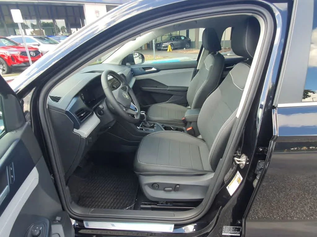 2024 Volkswagen Taos SE photo 20
