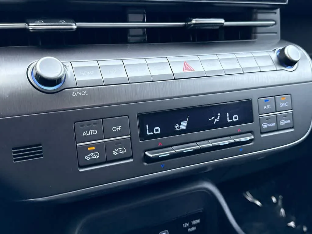 2024 Hyundai Kona SEL photo 18