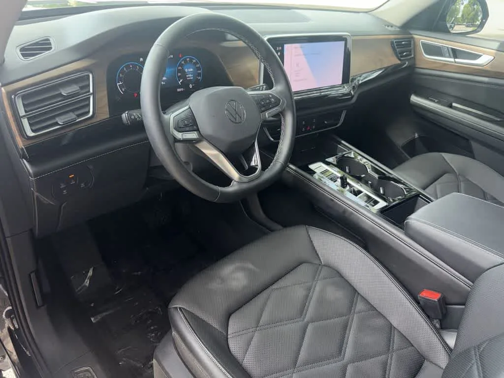 2024 Volkswagen Atlas 2.0T SE w/Technology photo 13