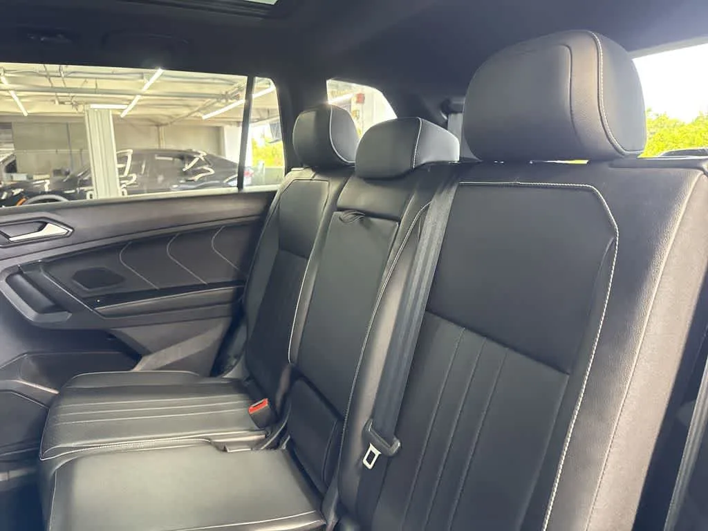 2023 Volkswagen Tiguan SE R-Line Black photo 22