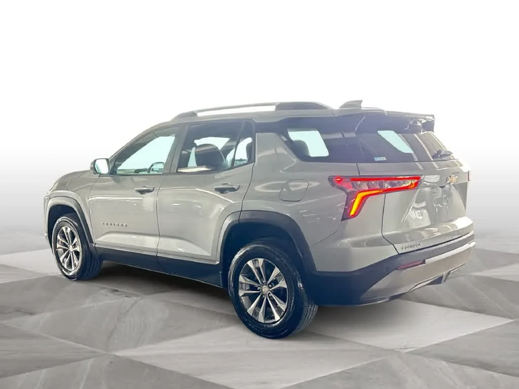 2025 Chevrolet Equinox FWD LT photo 6