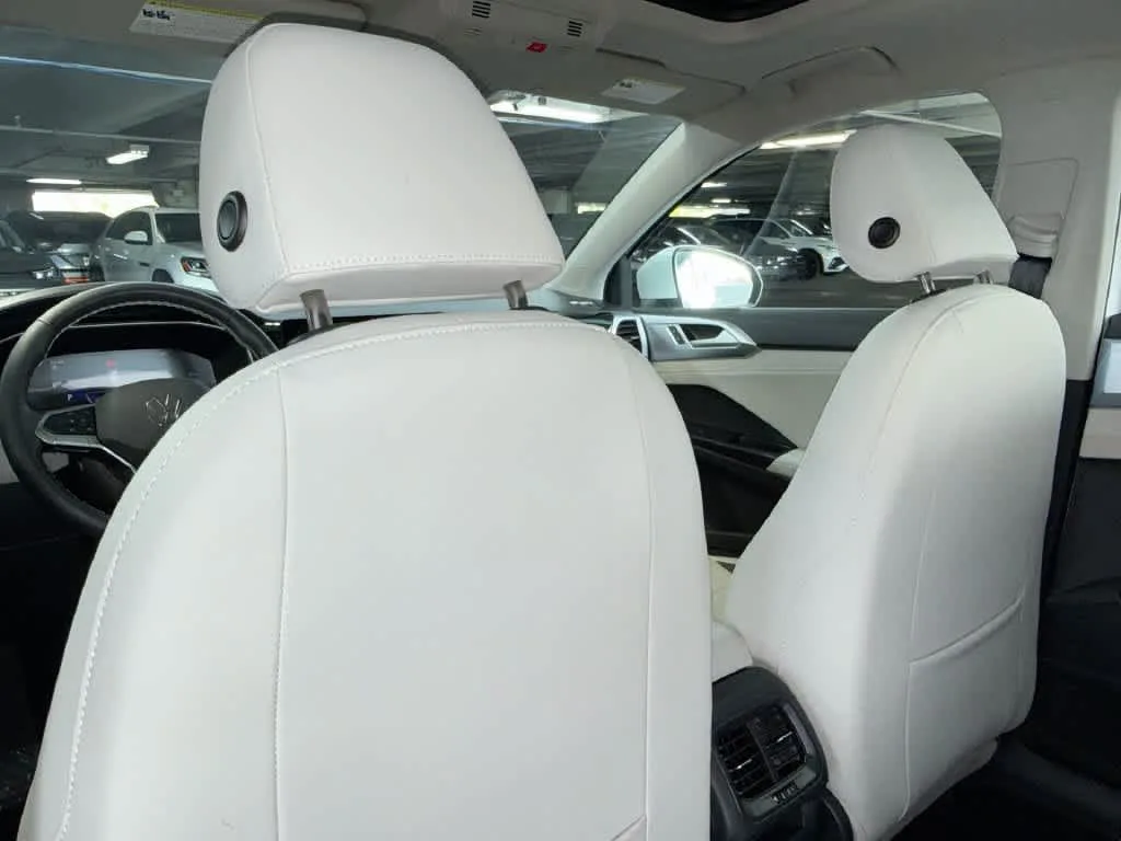 2026 Volkswagen Taos SE photo 23