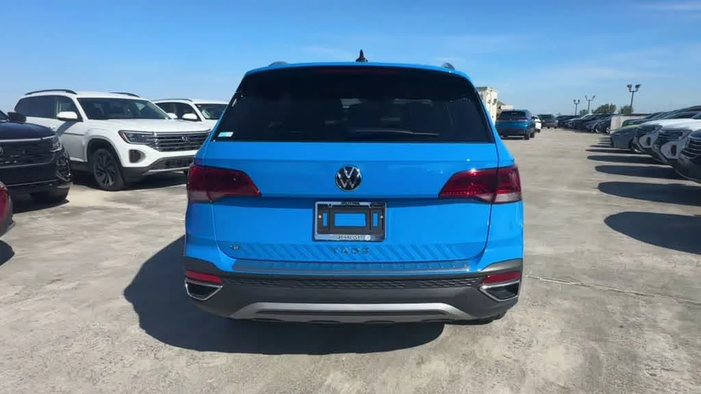 2024 Volkswagen Taos SE photo 7