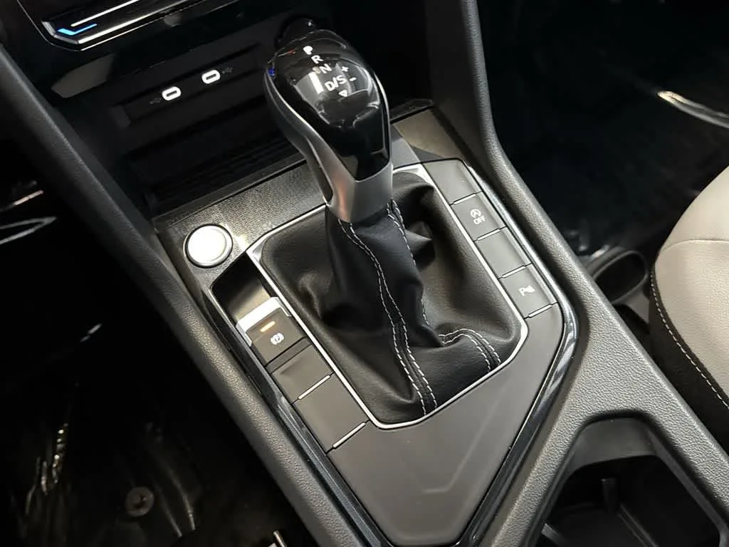 2025 Volkswagen Taos SE photo 21