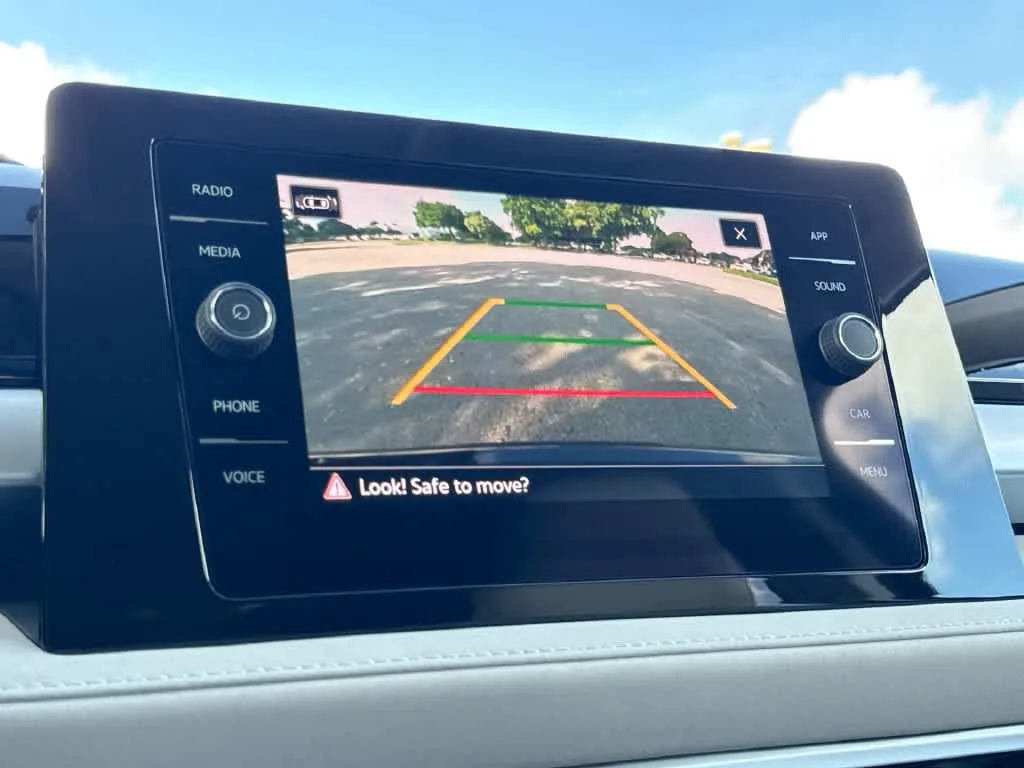 2026 Volkswagen Taos SE photo 18