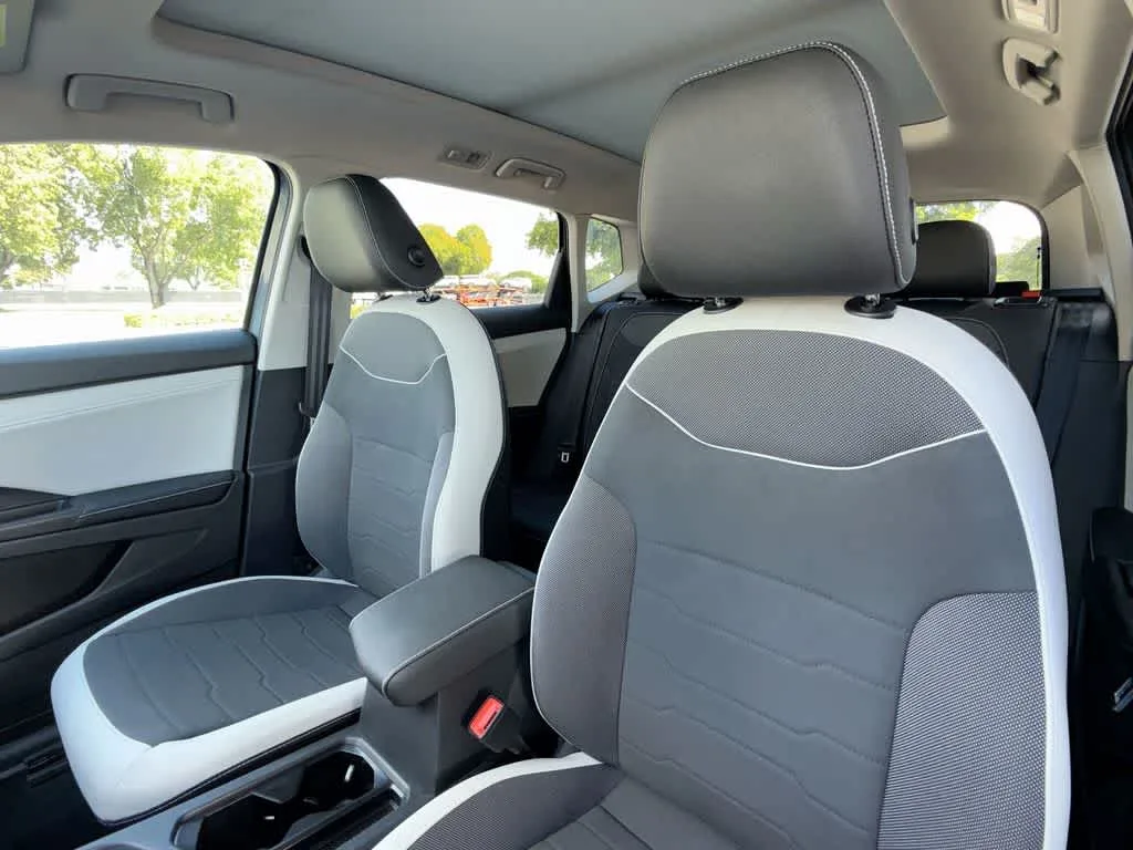 2026 Volkswagen Taos SE photo 14