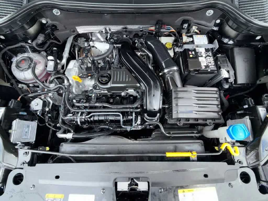 2026 Volkswagen Taos SE photo 12