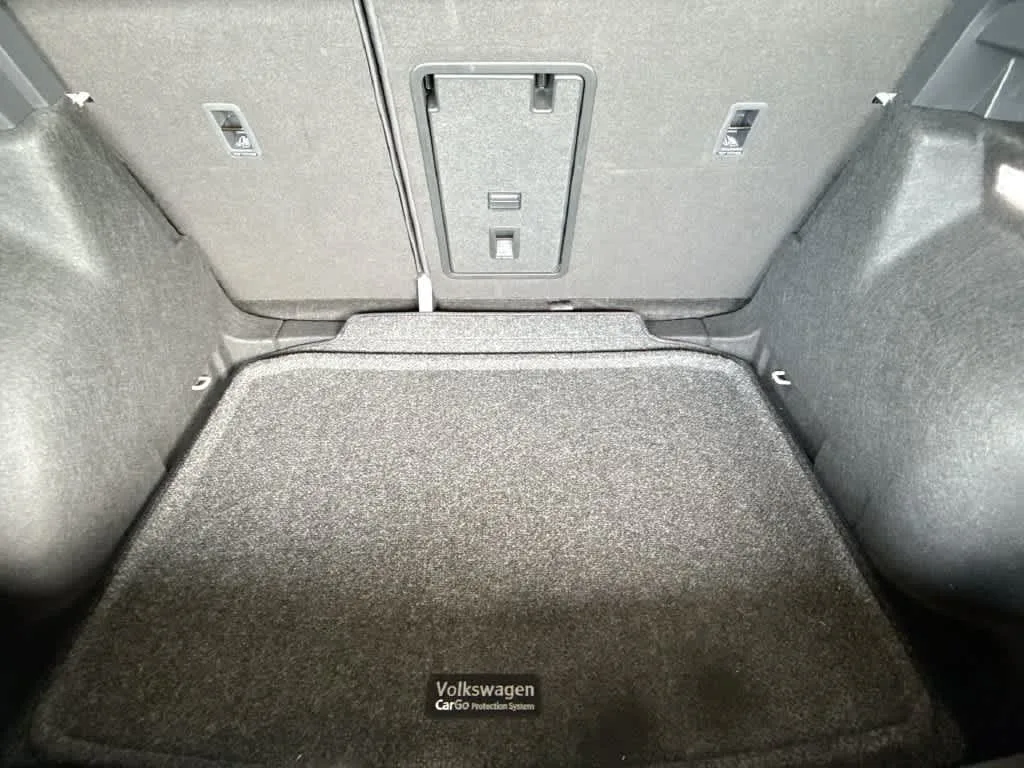 2026 Volkswagen Taos SE Black photo 24