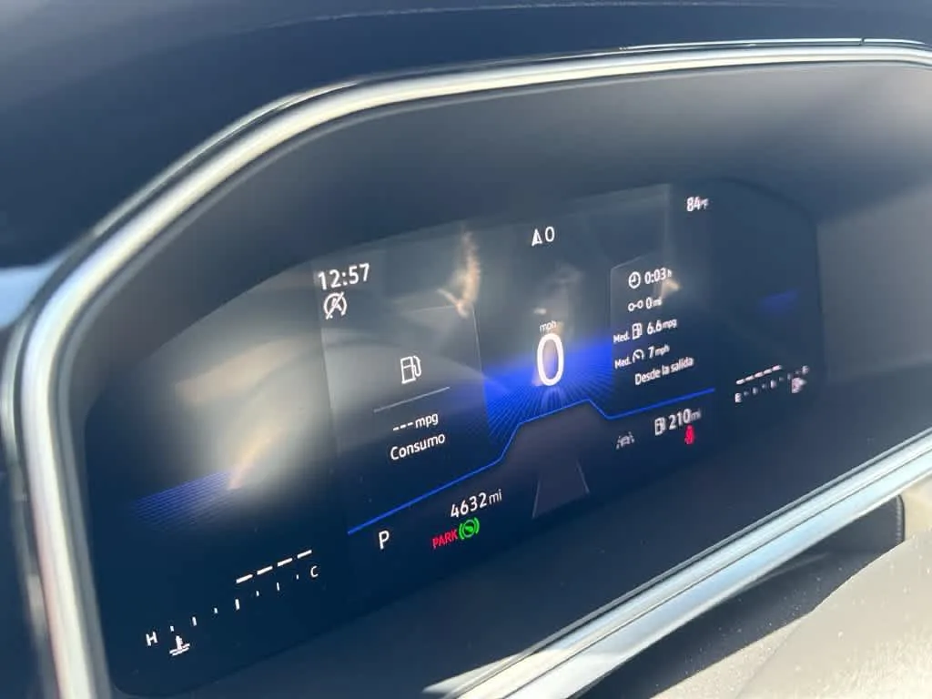 2026 Volkswagen Taos SE photo 16