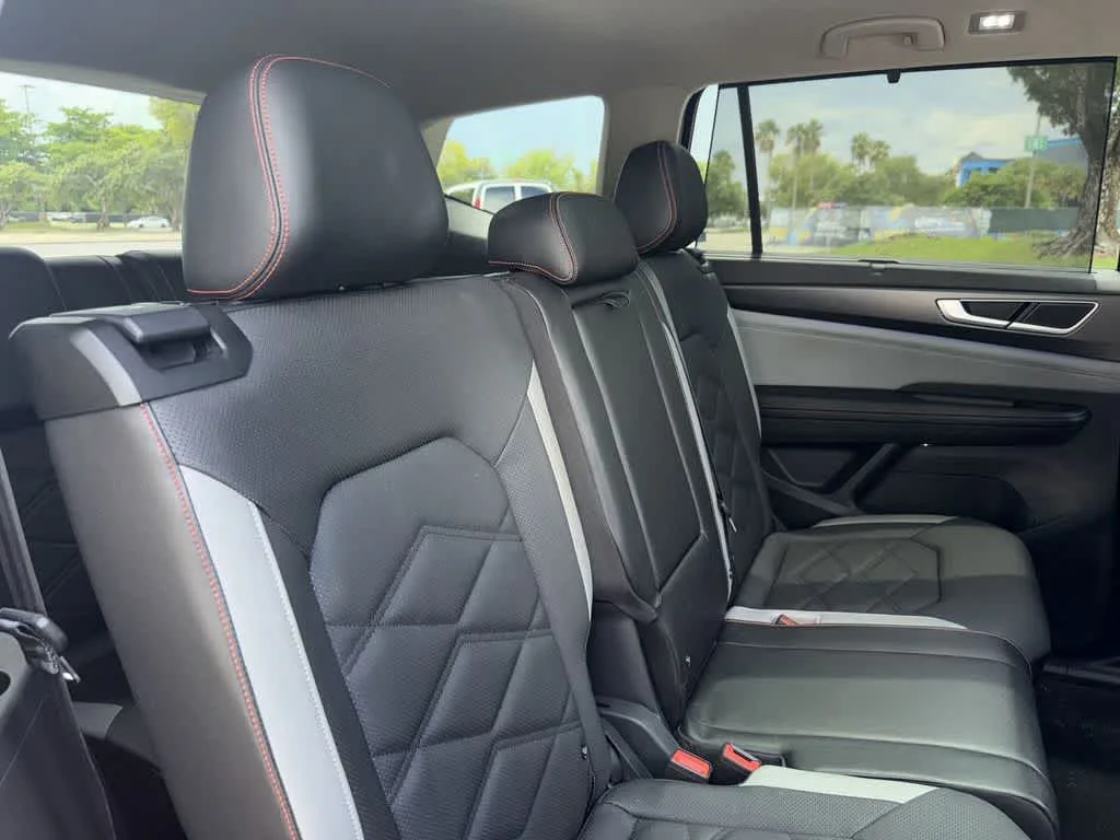 2024 Volkswagen Atlas 2.0T Peak Edition SEL photo 26