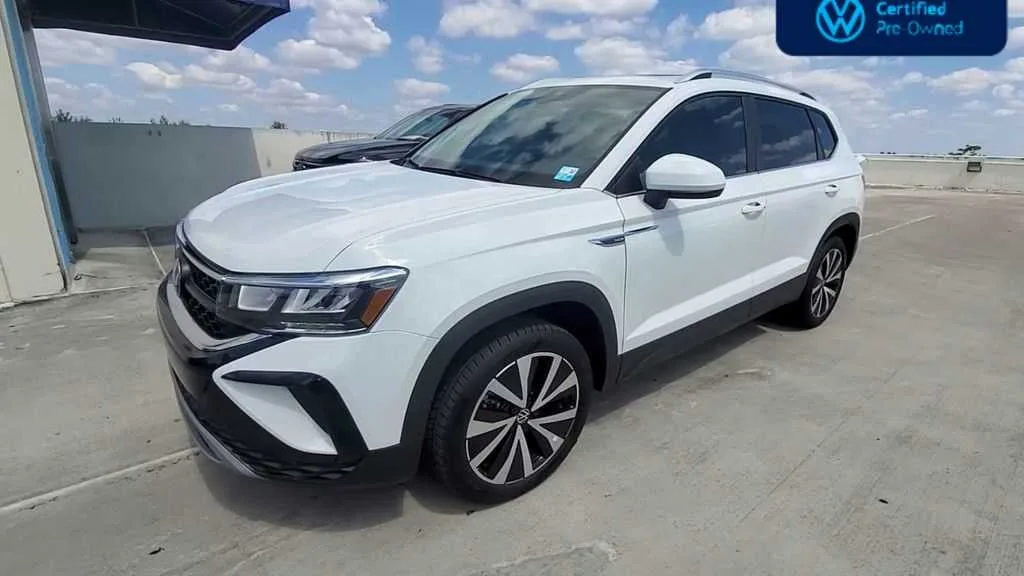 2024 Volkswagen Taos SE photo 4
