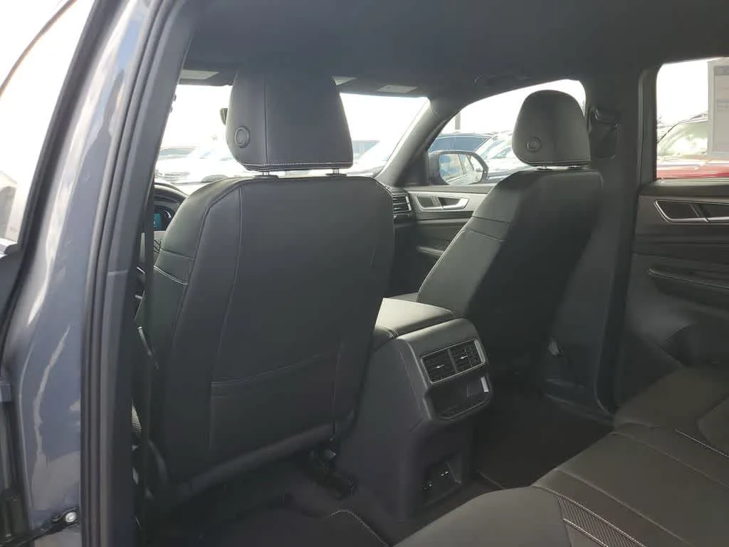2024 Volkswagen Atlas Cross Sport 2.0T SE w/Technology photo 26