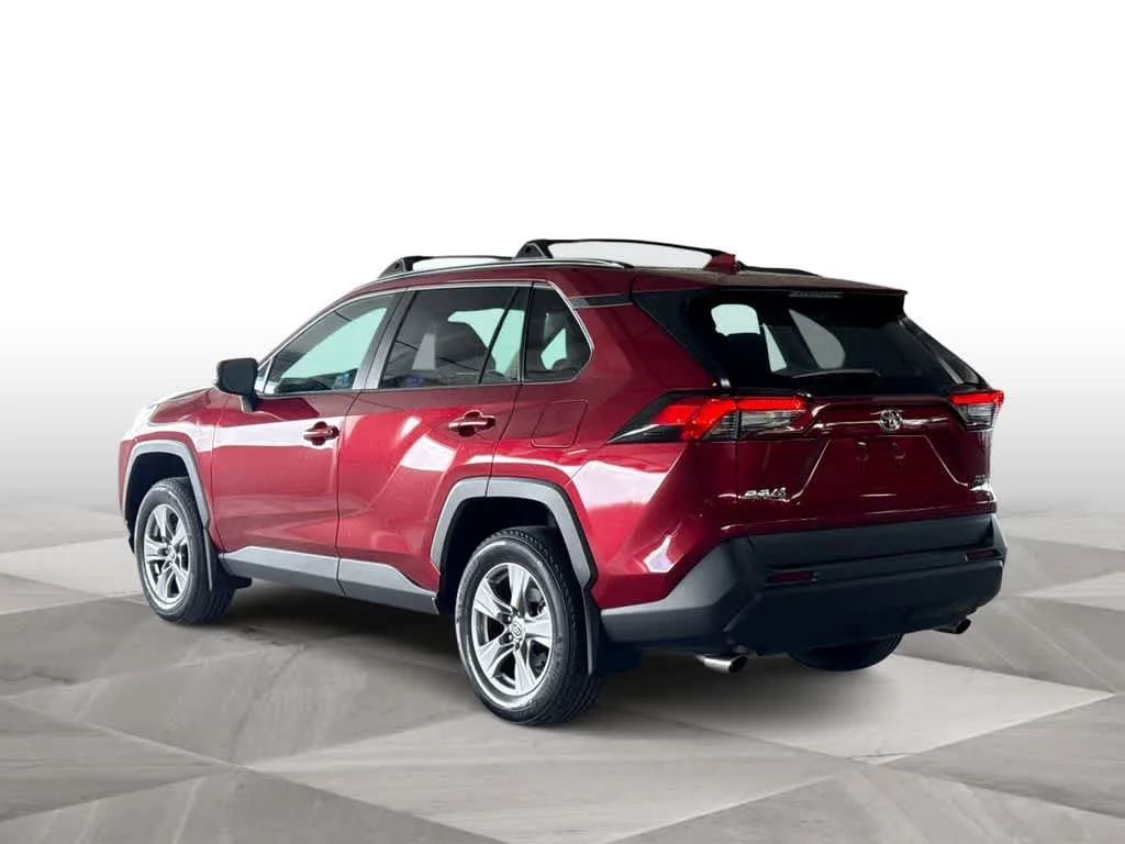 2024 Toyota RAV4 XLE photo 6