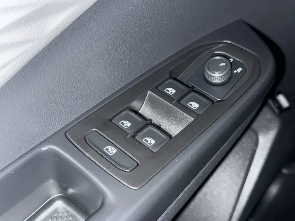 2024 Volkswagen Taos S photo 17