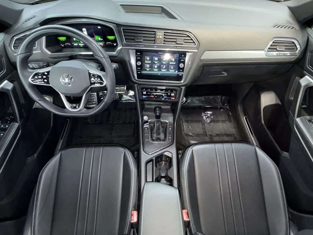 2023 Volkswagen Tiguan SE R-Line Black photo 24
