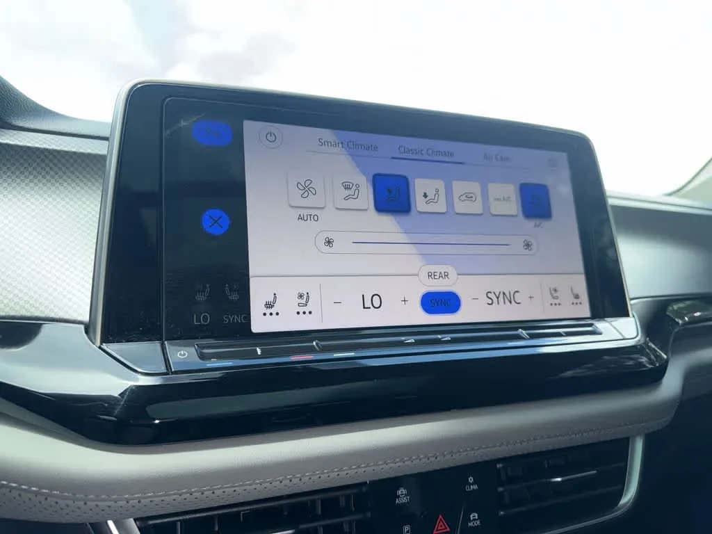 2024 Volkswagen Atlas 2.0T Peak Edition SEL photo 20