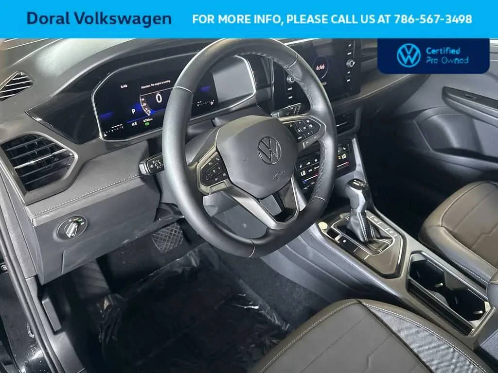 2025 Volkswagen Taos SE Black photo 13