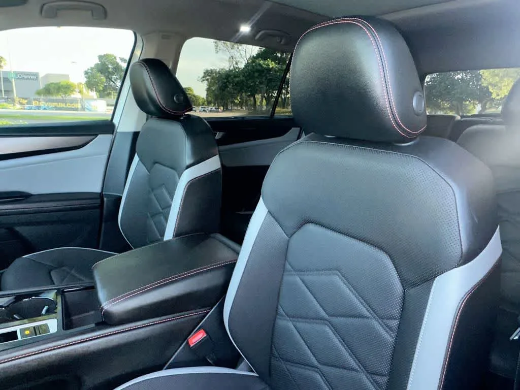 2024 Volkswagen Atlas 2.0T Peak Edition SE w/Technology photo 14