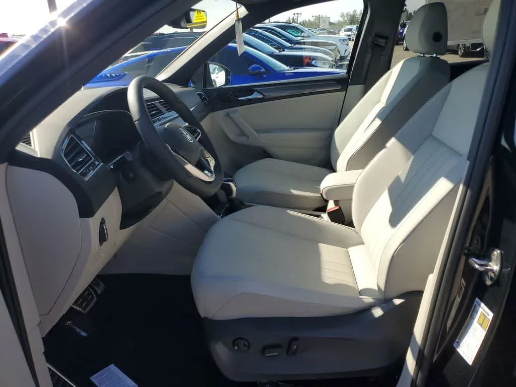 2024 Volkswagen Tiguan SE R-Line Black photo 19