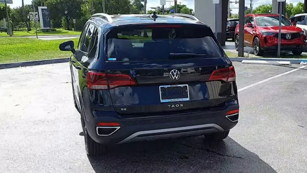 2024 Volkswagen Taos SE photo 7