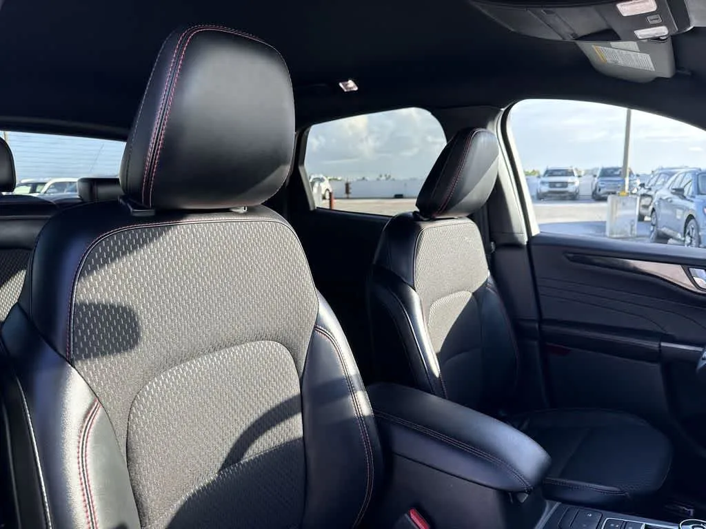 2025 Ford Escape ST-Line photo 27