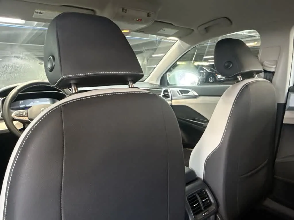 2026 Volkswagen Taos SE photo 23