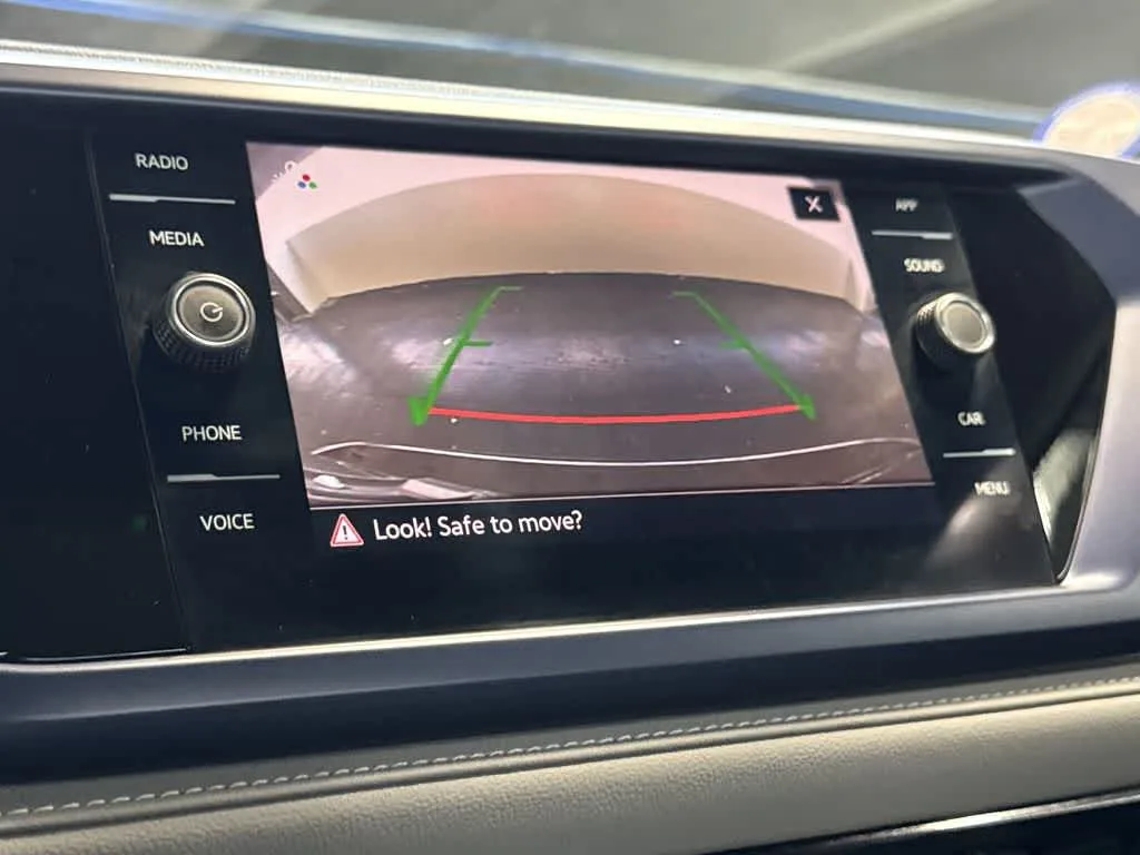 2024 Volkswagen Taos SE photo 18