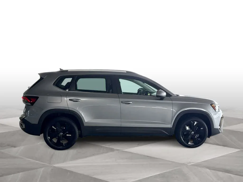 2026 Volkswagen Taos SE photo 9