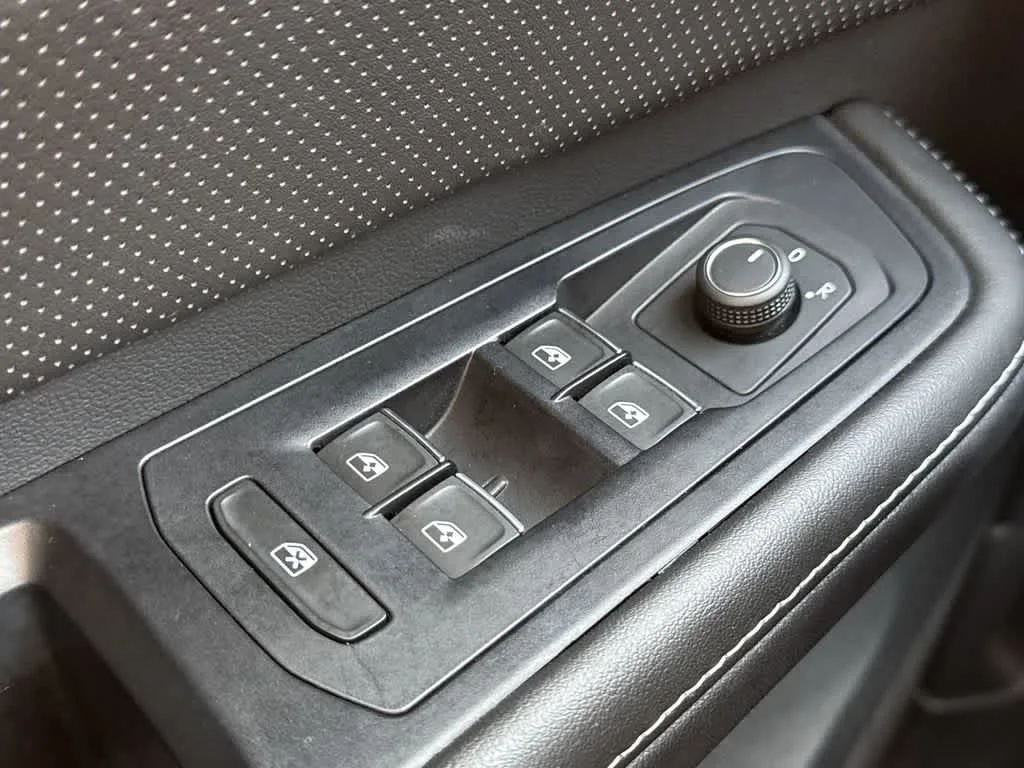 2024 Volkswagen Atlas 2.0T SE w/Technology photo 17