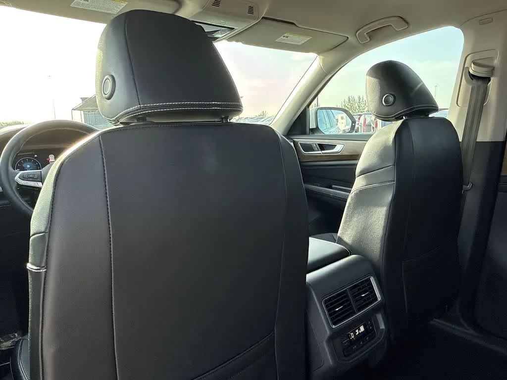 2024 Volkswagen Atlas 2.0T SE w/Technology photo 23