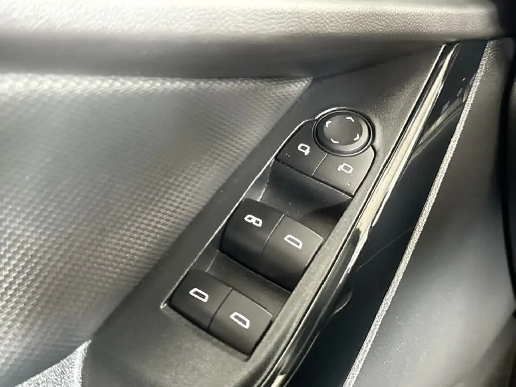 2025 Chevrolet Equinox FWD LT photo 21