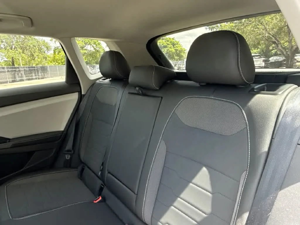 2026 Volkswagen Taos SE photo 22