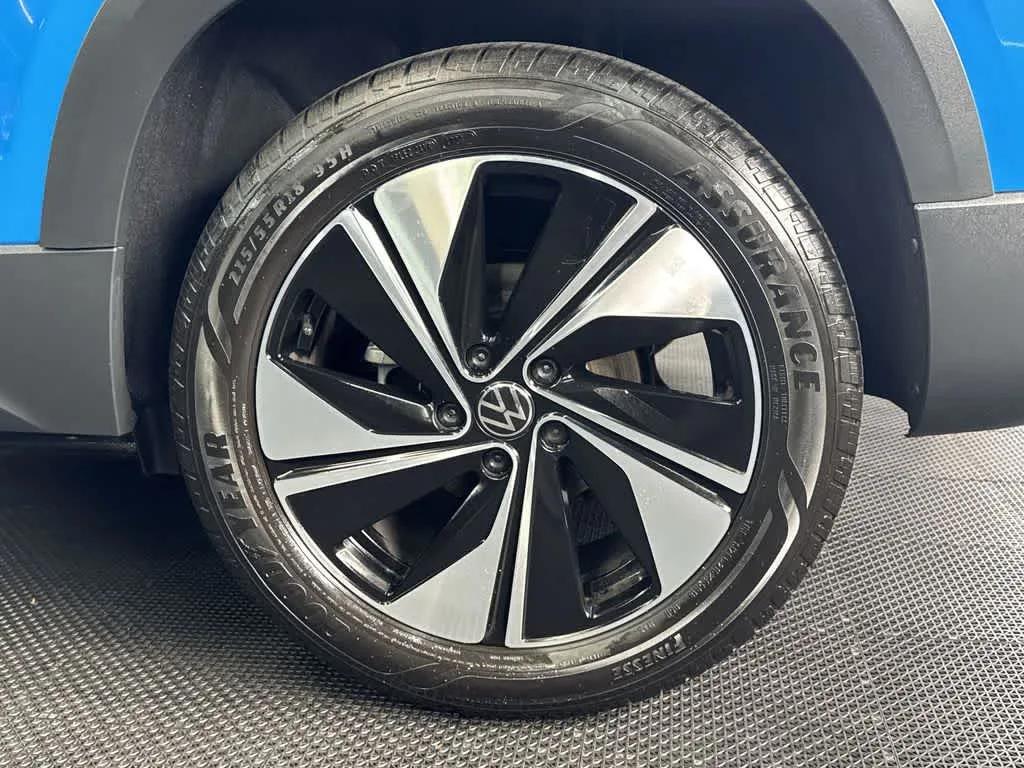 2024 Volkswagen Taos SE photo 17