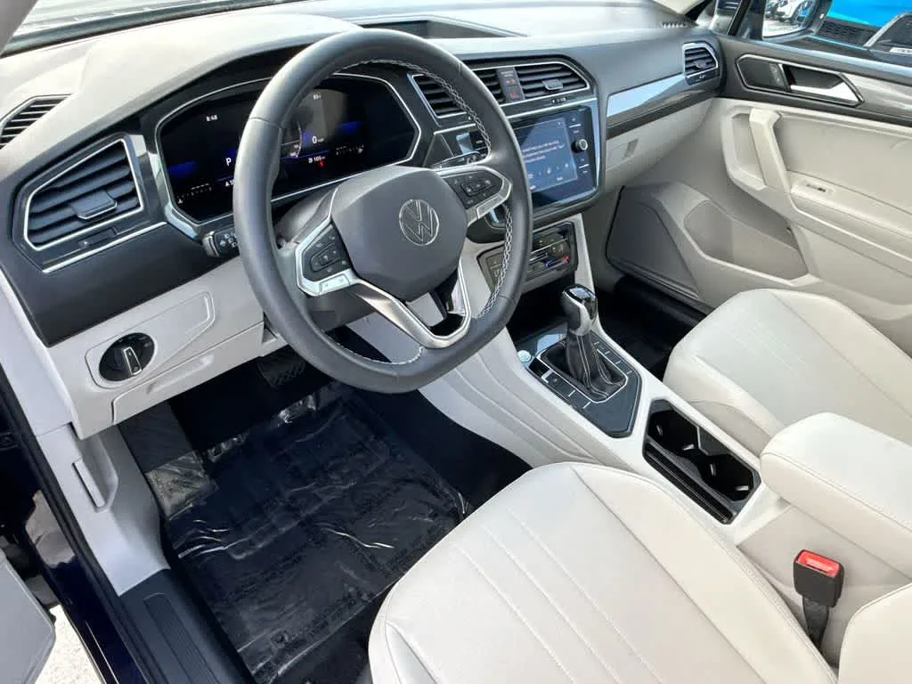 2023 Volkswagen Tiguan SE photo 13