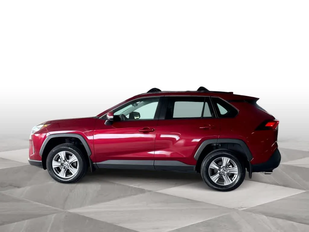 2024 Toyota RAV4 XLE photo 5