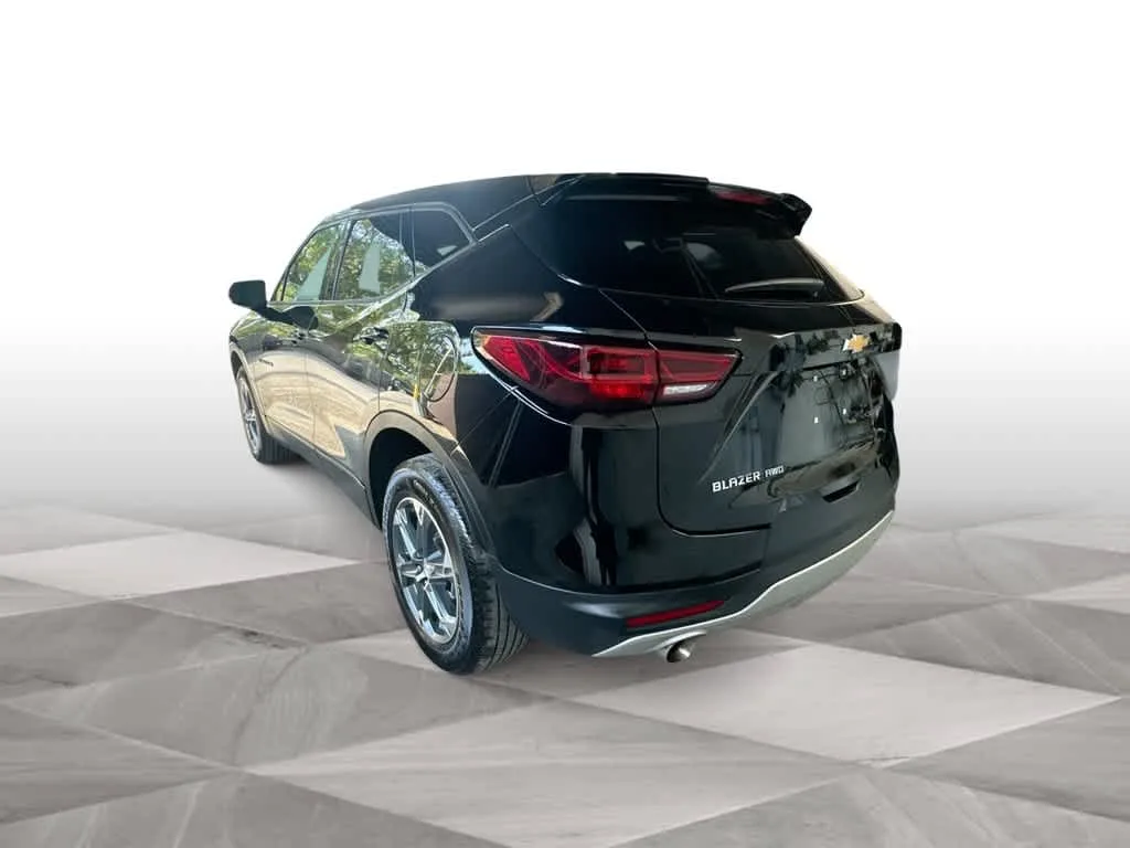 2025 Chevrolet Blazer LT photo 6