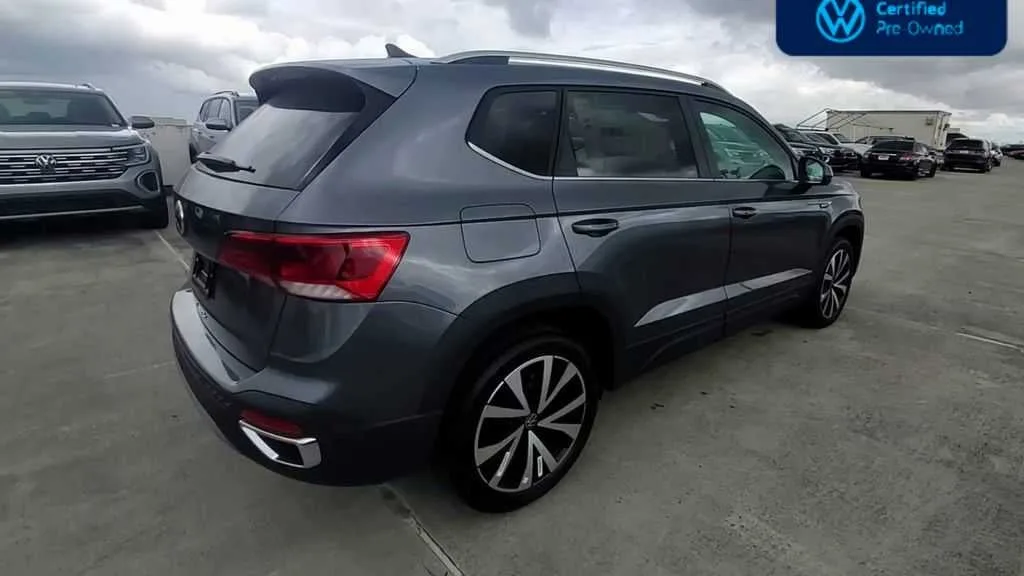 2024 Volkswagen Taos SE photo 8