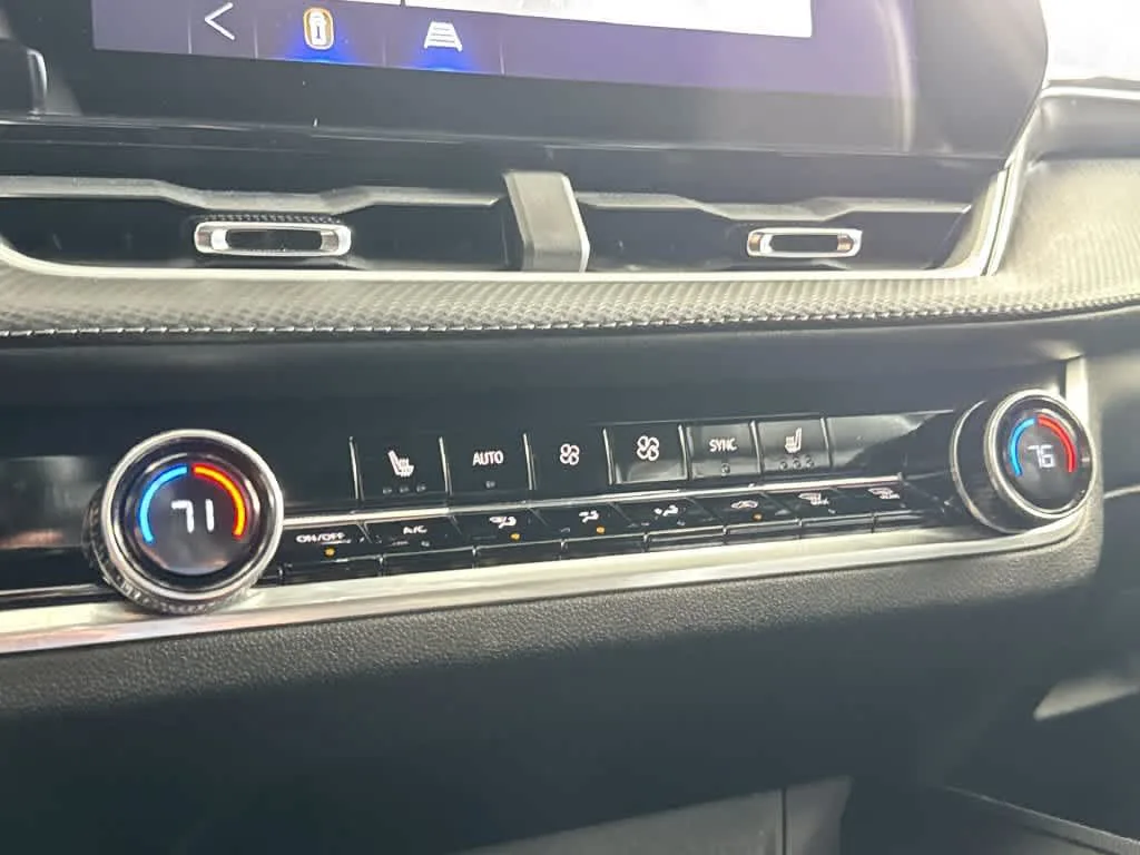 2025 Chevrolet Equinox FWD LT photo 19
