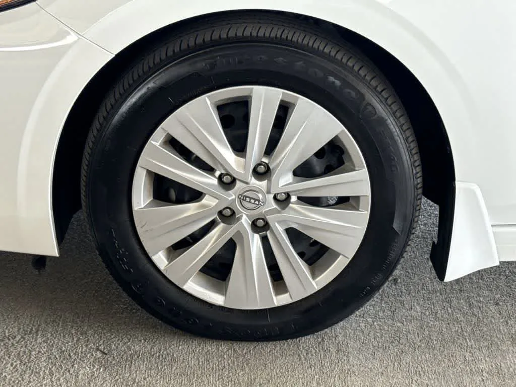 2025 Nissan Sentra S photo 11