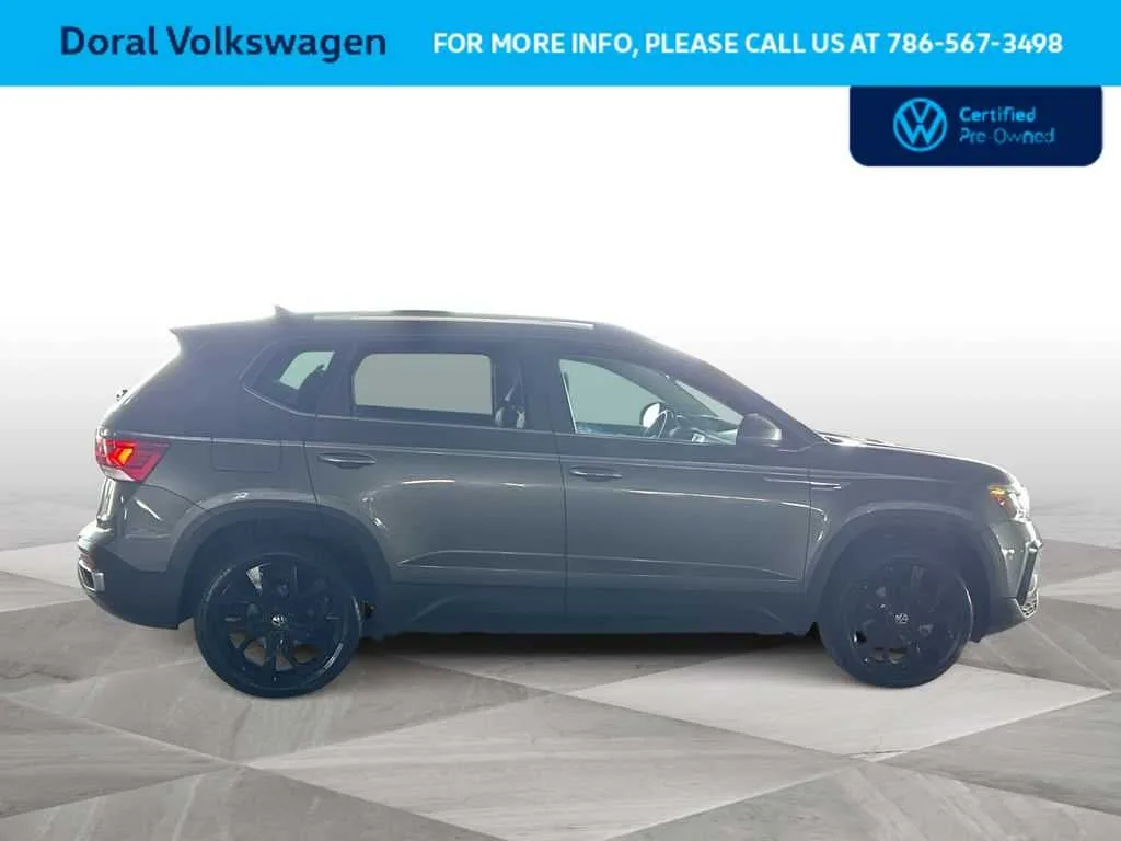 2023 Volkswagen Taos SE photo 9