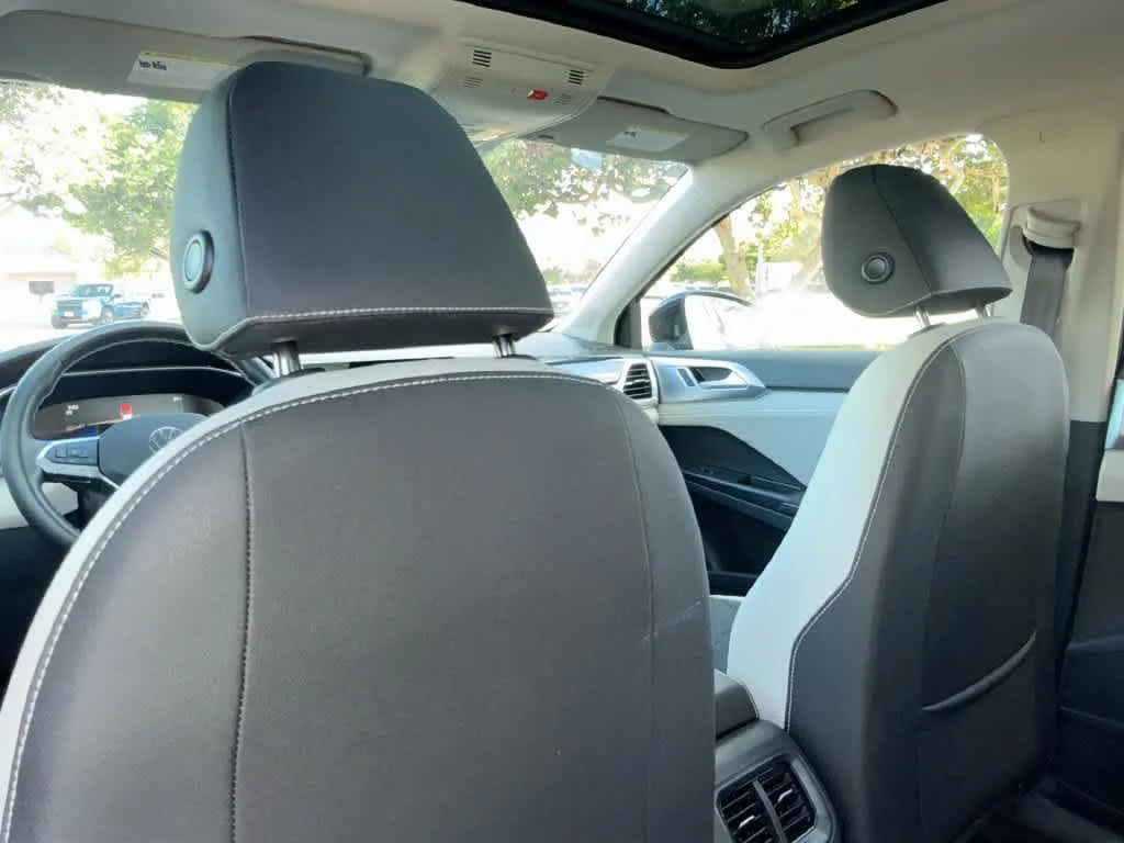 2026 Volkswagen Taos SE photo 23