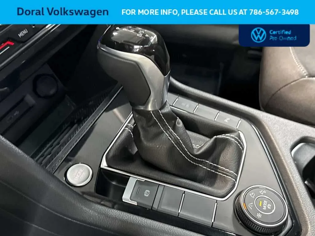 2025 Volkswagen Taos SE Black photo 21