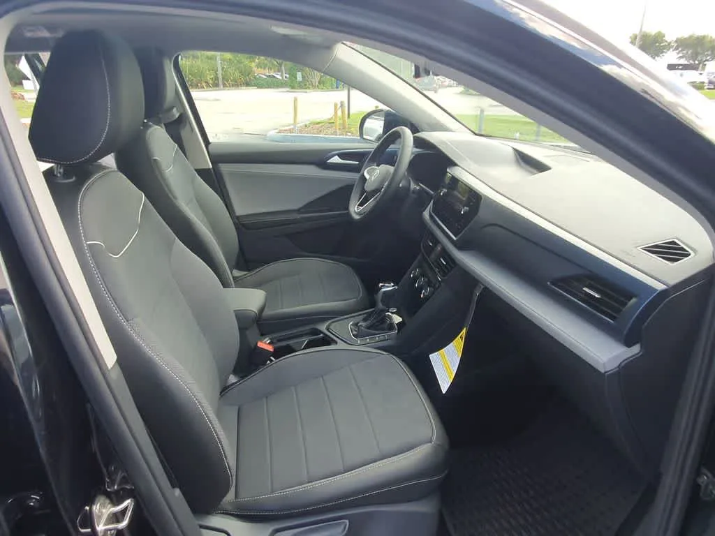 2024 Volkswagen Taos SE photo 32