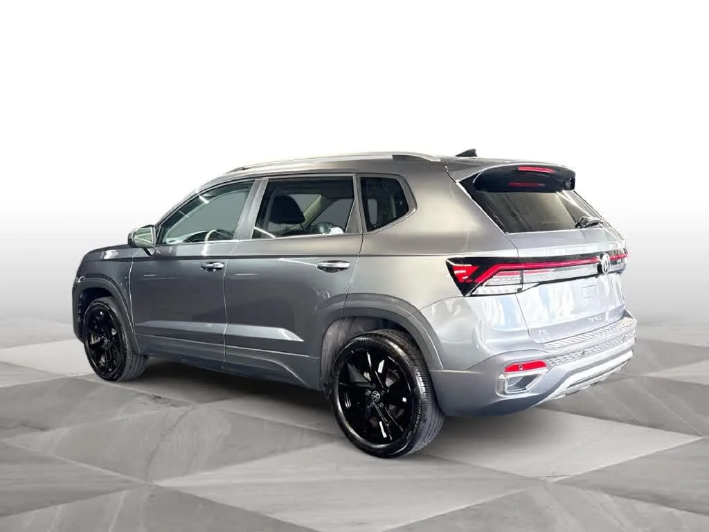2026 Volkswagen Taos SE photo 6